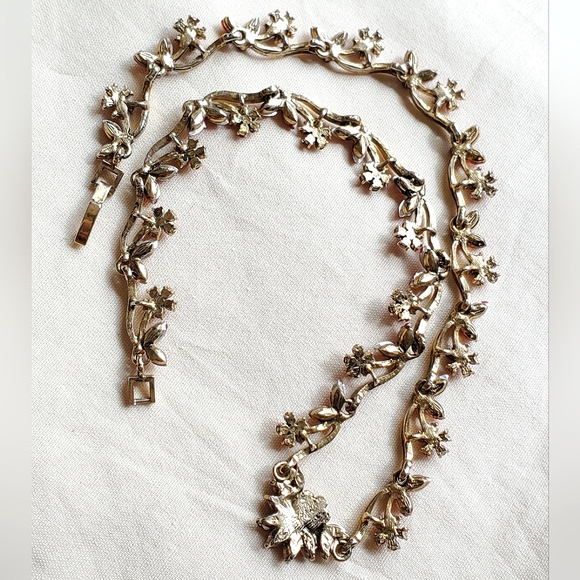 Red Rhinestone leaves vine necklace and Earrings Set - Picture 11 of 14